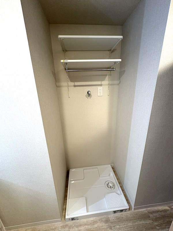 洗濯機置き場に吊戸棚あります♪ ファミール大宮宮原壱番館 その他