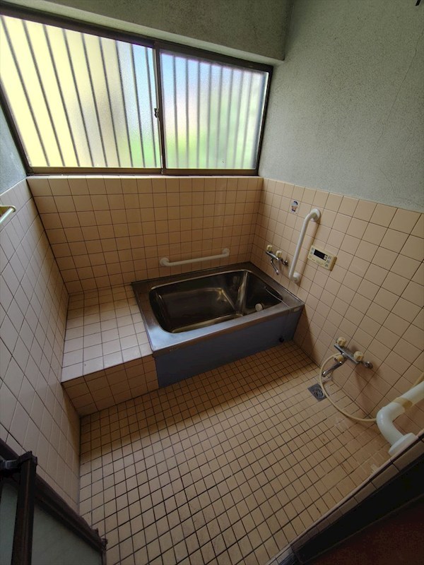 追い焚き機能付きの浴室です♪ 草加市新里町 戸建 その他