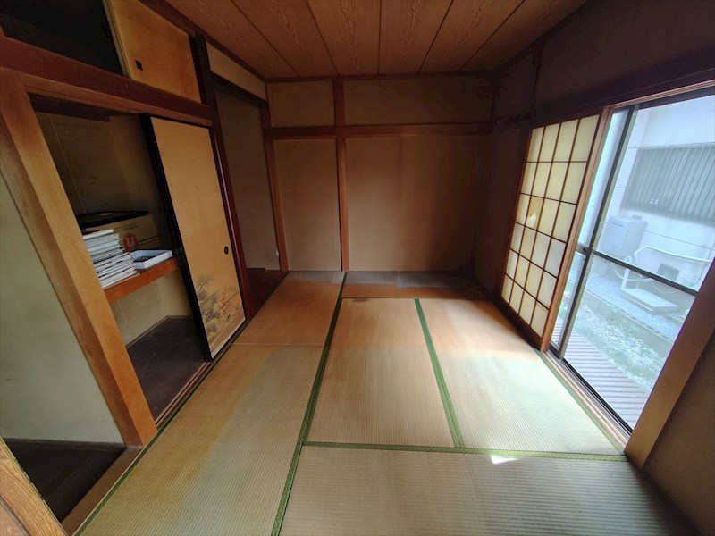 続き間の和室はリビングの延長として使えます♪ 草加市新里町 戸建 その他
