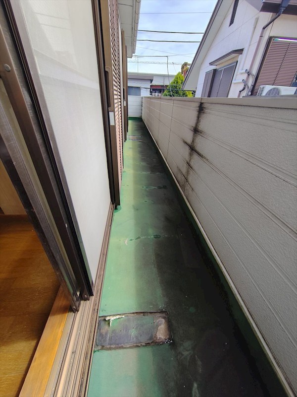 南東向きの明るいバルコニー♪ 草加市新里町 戸建 その他
