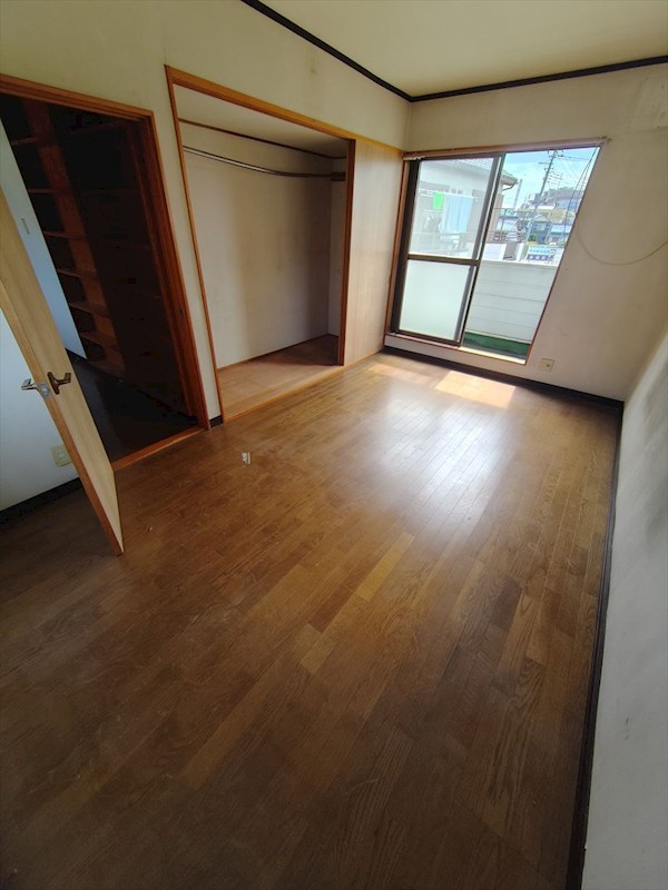 主寝室はゆったりとした広さです♪ 草加市新里町 戸建 その他