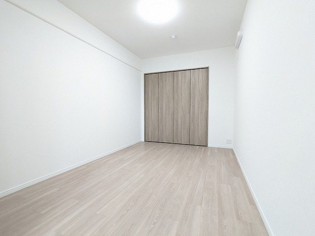大阪府枚方市東山２丁目 内観写真（リビング以外の居室）