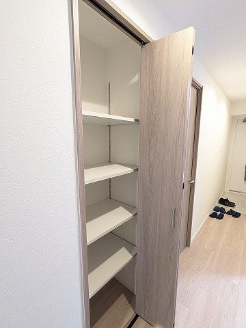 大阪府枚方市東山２丁目 内観写真（収納）