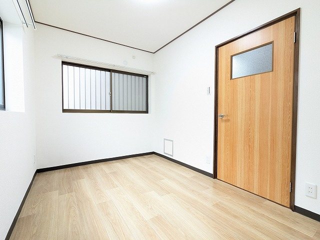 大阪府枚方市出屋敷元町２丁目 内観写真（リビング以外の居室）