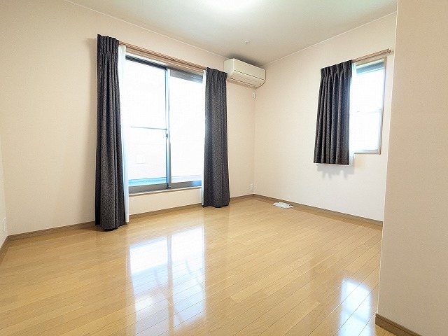 大阪府枚方市田口１丁目 内観写真（リビング以外の居室）