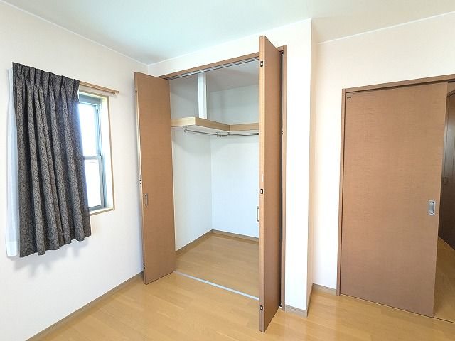 大阪府枚方市田口１丁目 内観写真（収納）