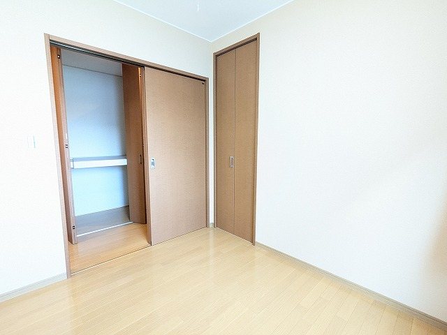 大阪府枚方市田口１丁目 内観写真（リビング以外の居室）