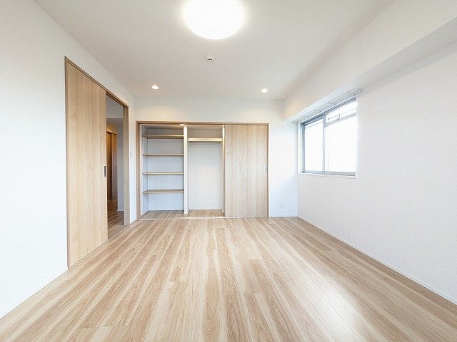 大阪府枚方市山之上北町 内観写真（リビング以外の居室）