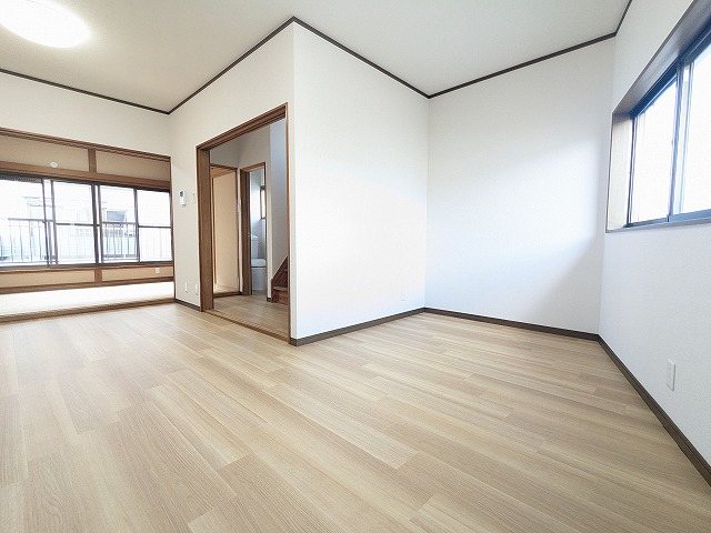 大阪府交野市幾野４丁目 内観写真（リビング）