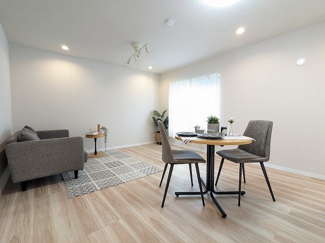 大阪府枚方市藤阪西町 内観写真（リビング）