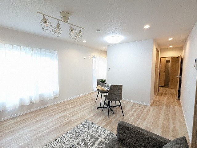 大阪府枚方市藤阪西町 内観写真（リビング）