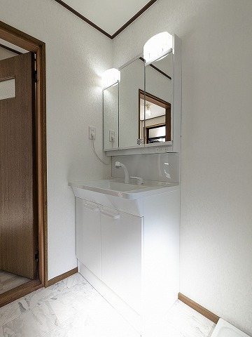 大阪府枚方市池之宮１丁目 内観写真（洗面台・洗面所）