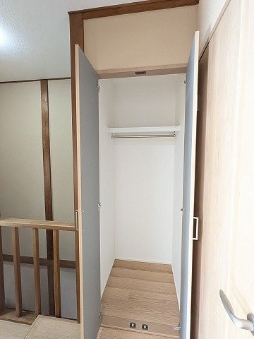 大阪府枚方市長尾家具町３丁目 内観写真（収納）