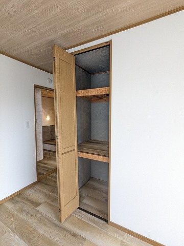大阪府枚方市津田元町３丁目 内観写真（収納）