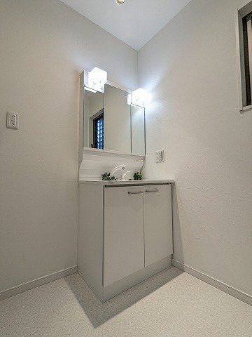 大阪府枚方市長尾元町３丁目 内観写真（洗面台・洗面所）
