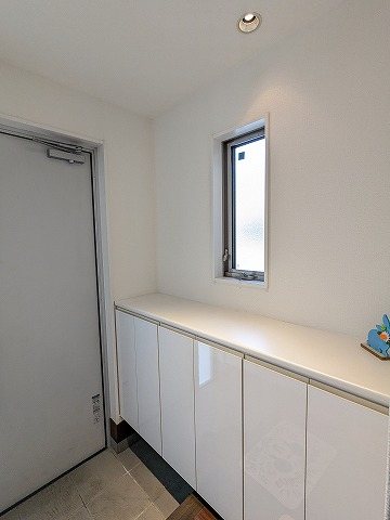 大阪府枚方市長尾元町３丁目 現地写真（玄関）
