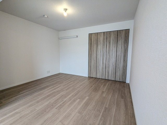 大阪府枚方市岡本町 内観写真（リビング以外の居室）
