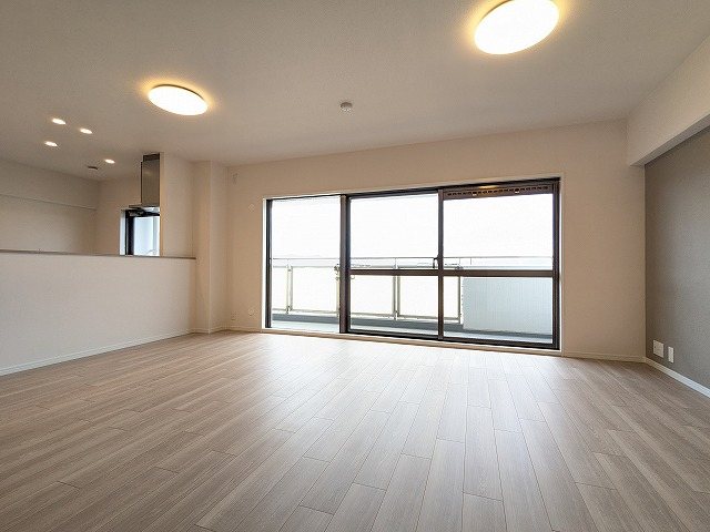 大阪府枚方市岡本町 内観写真（リビング）