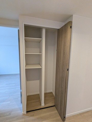 大阪府枚方市岡本町 内観写真（収納）