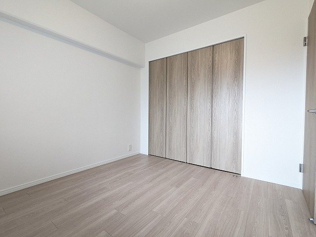 大阪府枚方市岡本町 内観写真（リビング以外の居室）