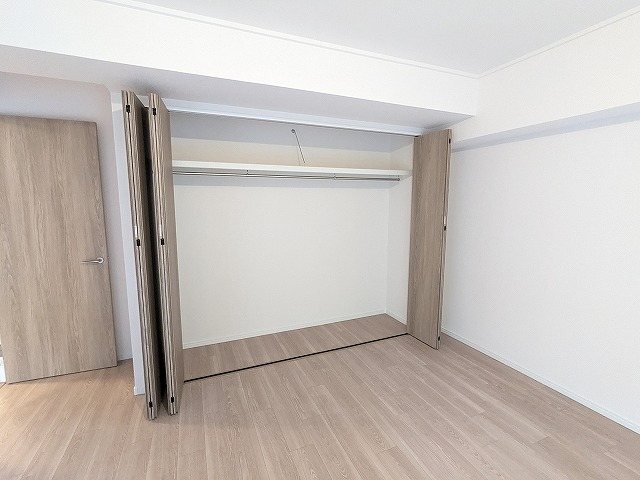 大阪府枚方市東中振２丁目 内観写真（収納）