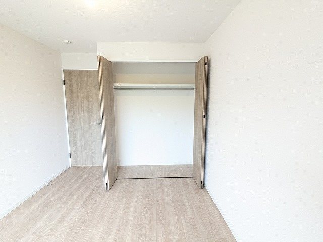 大阪府枚方市東中振２丁目 内観写真（収納）