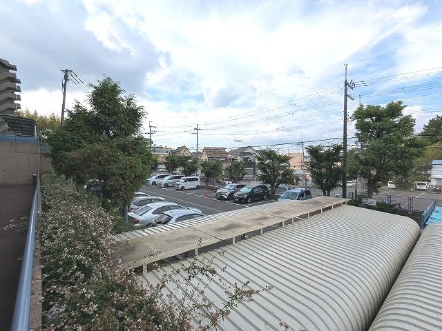大阪府枚方市東中振２丁目 共用部写真（駐車場）