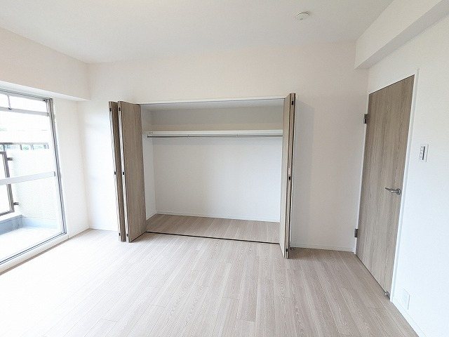 大阪府枚方市東中振２丁目 内観写真（収納）