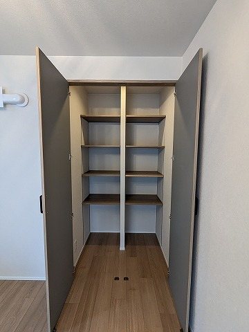 大阪府枚方市伊加賀西町 内観写真（収納）