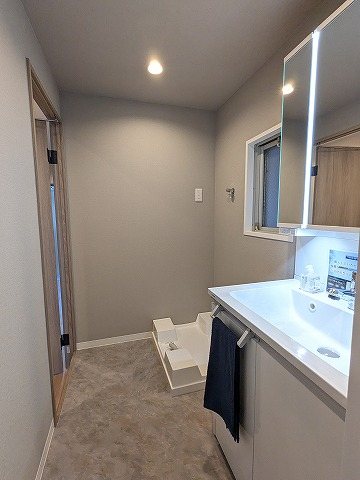 大阪府枚方市伊加賀西町 内観写真（洗面台・洗面所）