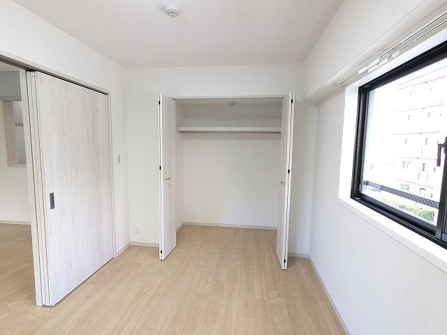 大阪府枚方市伊加賀北町 内観写真（収納）