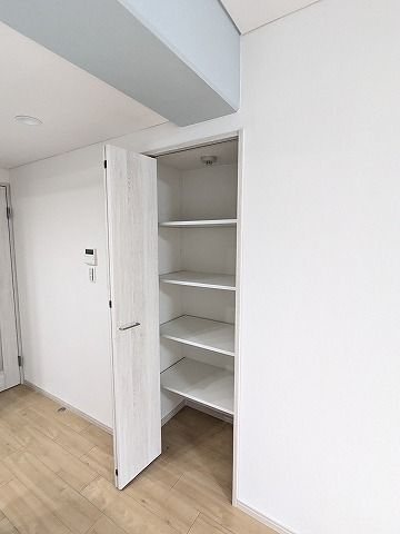 大阪府枚方市伊加賀北町 内観写真（収納）