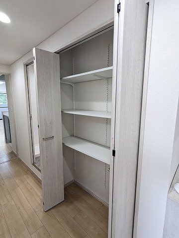 大阪府枚方市伊加賀北町 内観写真（収納）