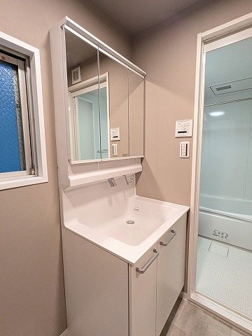 大阪府枚方市伊加賀西町 内観写真（洗面台・洗面所）