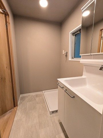 大阪府枚方市伊加賀西町 内観写真（洗面台・洗面所）