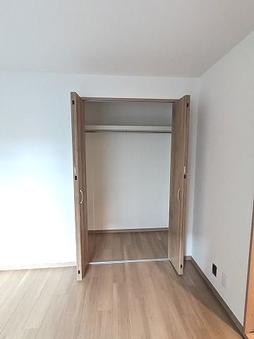 大阪府枚方市伊加賀西町 内観写真（収納）