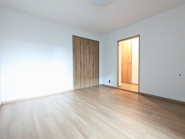 大阪府枚方市伊加賀西町 内観写真（リビング以外の居室）