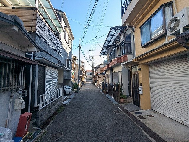 大阪府枚方市南中振２丁目 現地写真（前面道路含む現地写真）