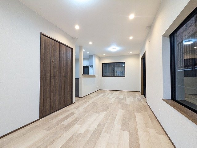 大阪府枚方市長尾東町３丁目 内観写真（リビング）