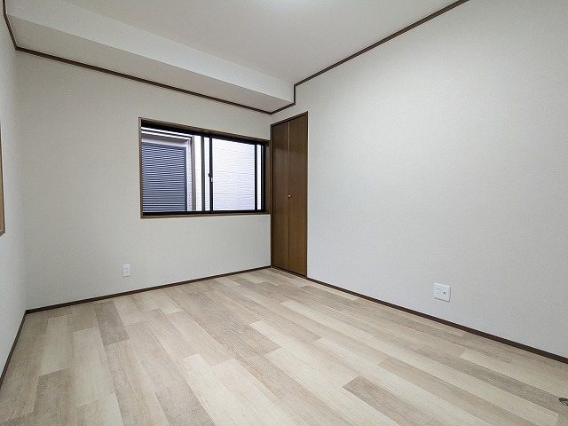 大阪府枚方市長尾東町３丁目 内観写真（リビング以外の居室）
