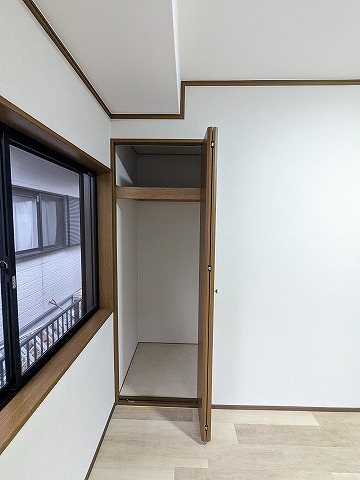 大阪府枚方市長尾東町３丁目 内観写真（収納）