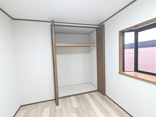 大阪府枚方市長尾東町３丁目 内観写真（収納）