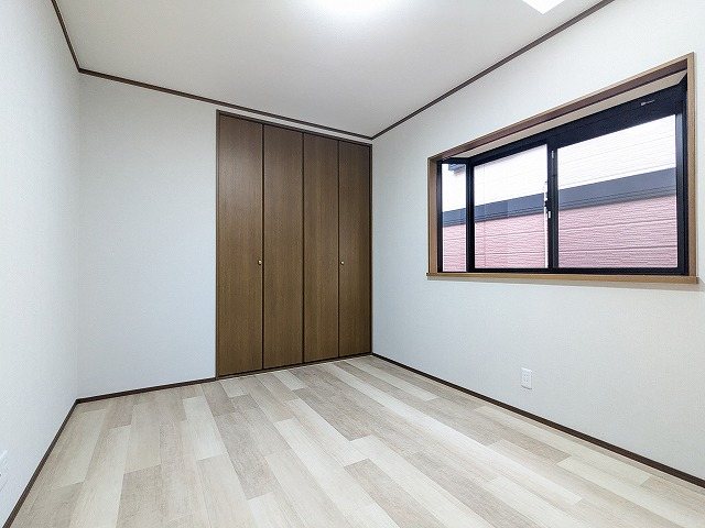 大阪府枚方市長尾東町３丁目 内観写真（リビング以外の居室）
