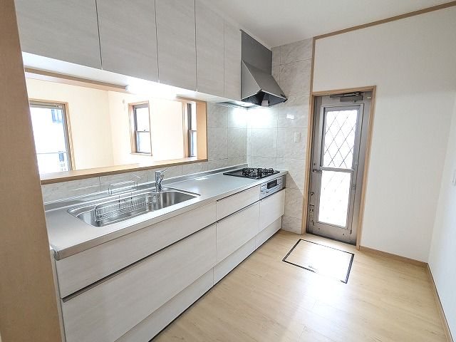大阪府枚方市杉山手３丁目 内観写真（キッチン）