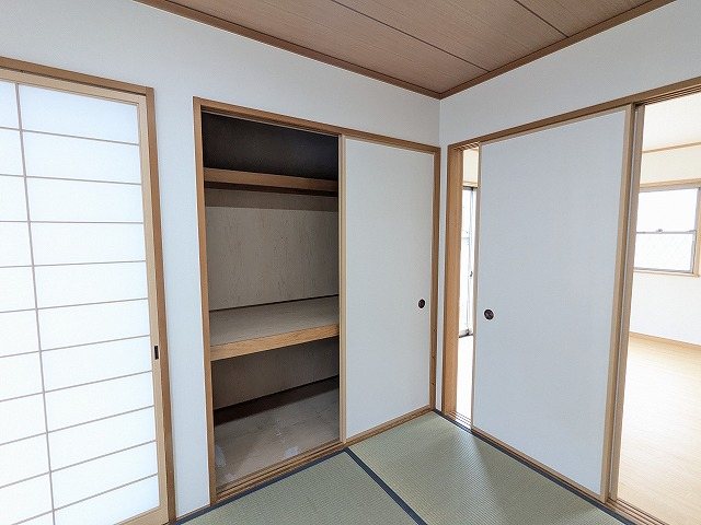 大阪府枚方市杉山手３丁目 内観写真（収納）