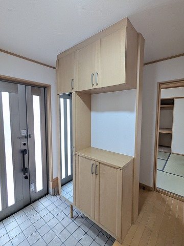 大阪府枚方市杉山手３丁目 現地写真（玄関）