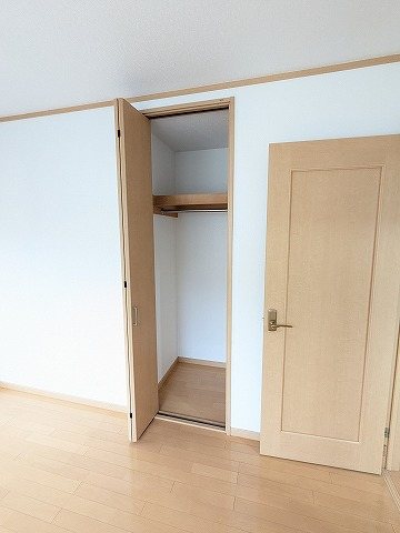 大阪府枚方市杉山手３丁目 内観写真（収納）