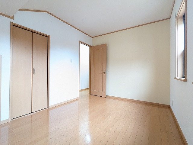 大阪府枚方市杉山手３丁目 内観写真（リビング以外の居室）