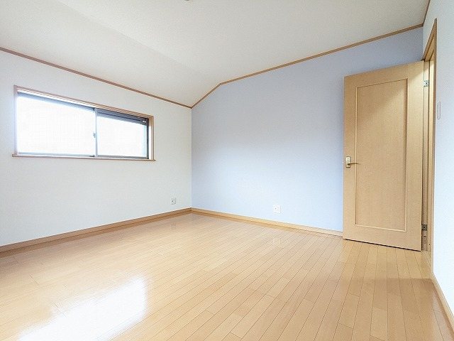 大阪府枚方市杉山手３丁目 内観写真（リビング以外の居室）