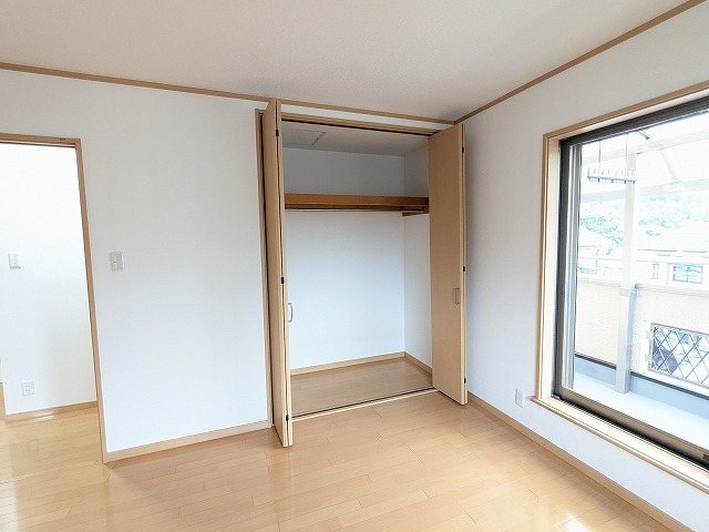 大阪府枚方市杉山手３丁目 内観写真（収納）